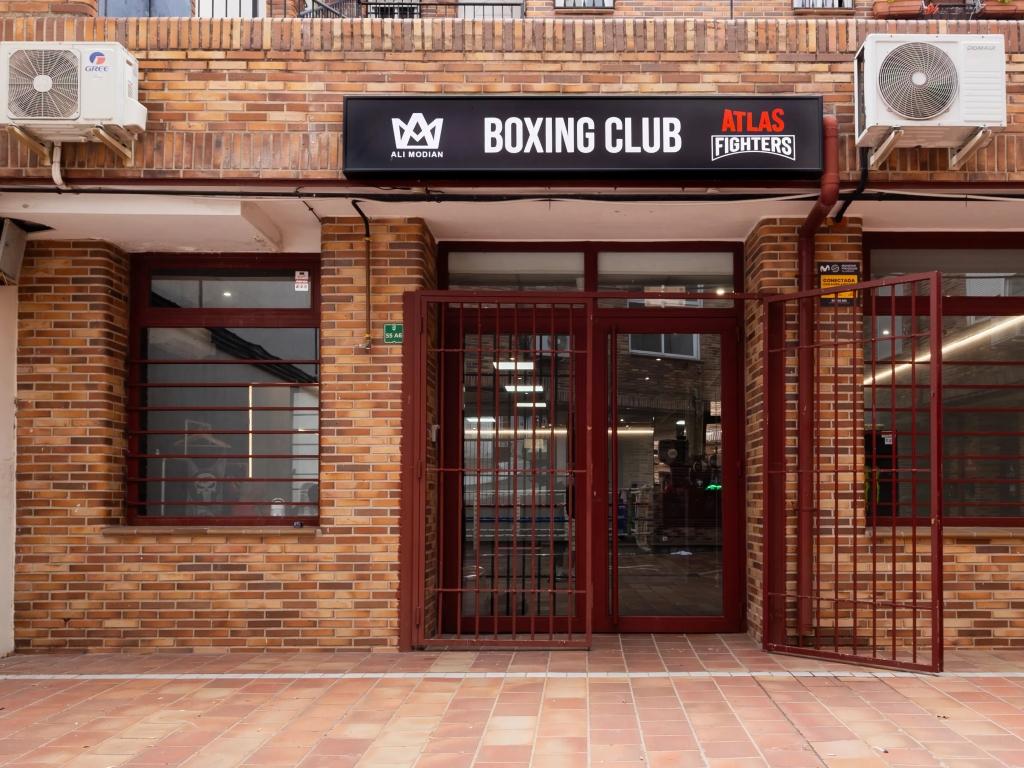 Entrada de Atlas Fighters en C/ San Juan